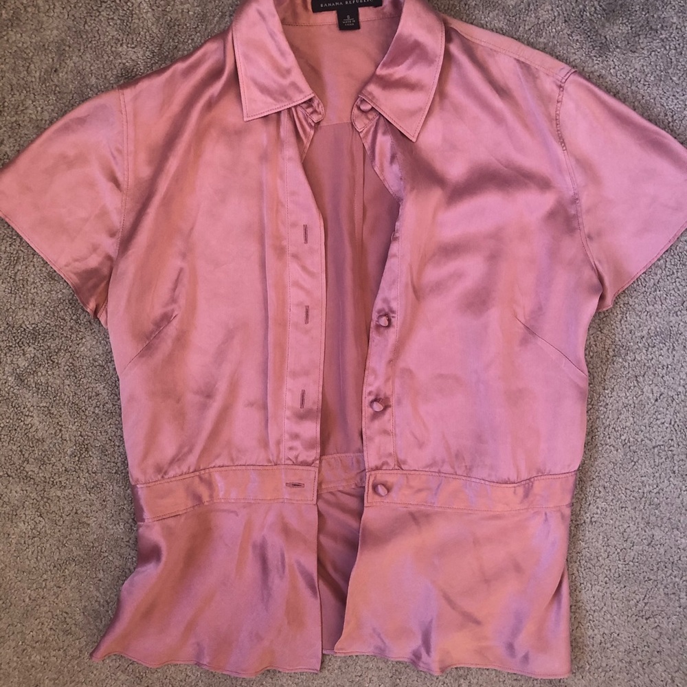 Banana Republic 100% silk blouse 🌸